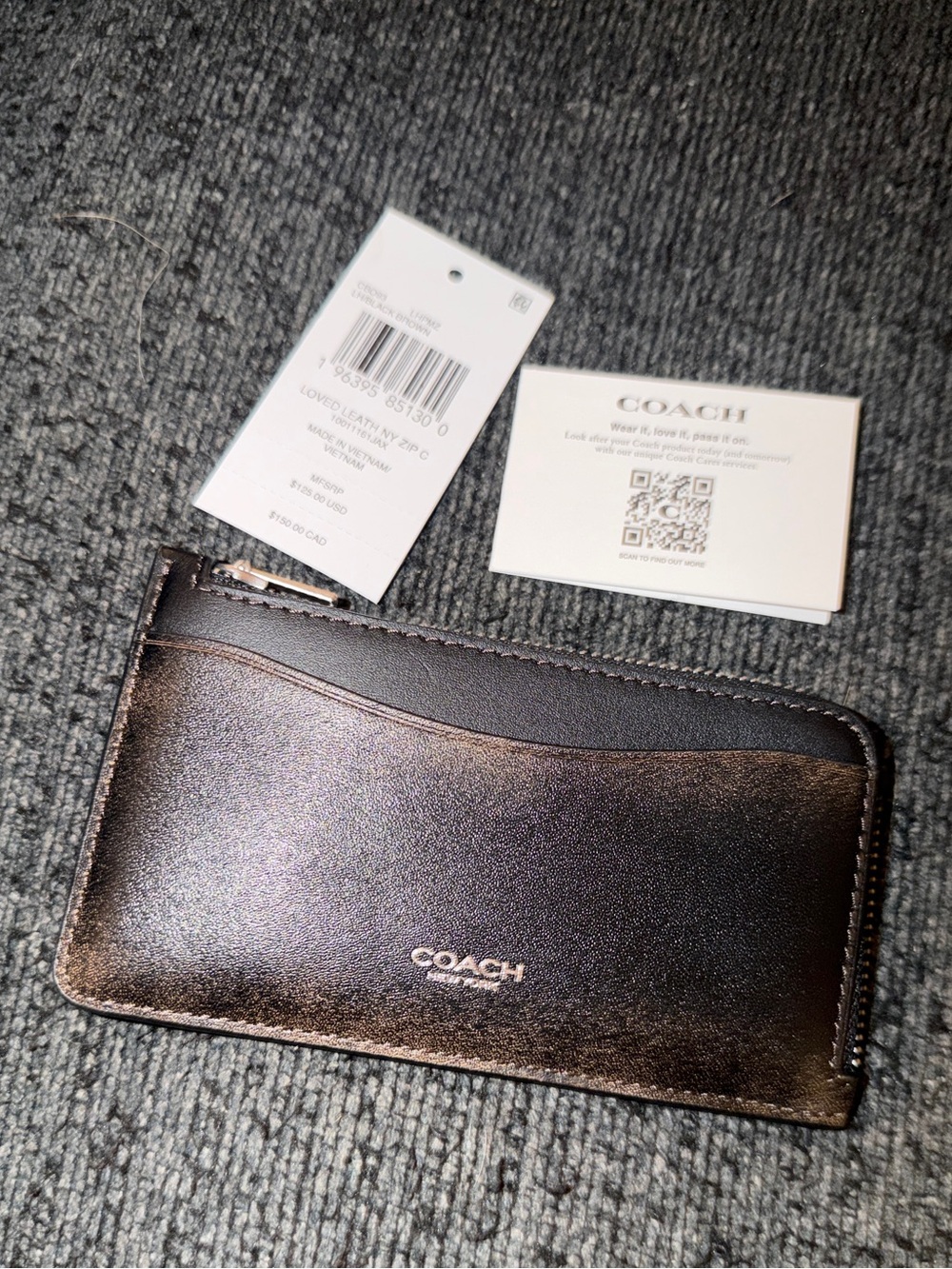 Coach New York Zip Card Case in Ruboff Glovetanned Loved Leather Black/Brown NWT - Picture 4 of 16